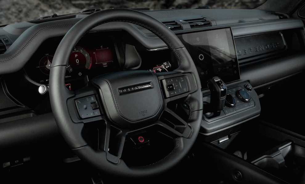 ©Land Rover | Defender Octa Black