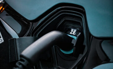 ©Tom Radetzki | Carregamento eléctrico