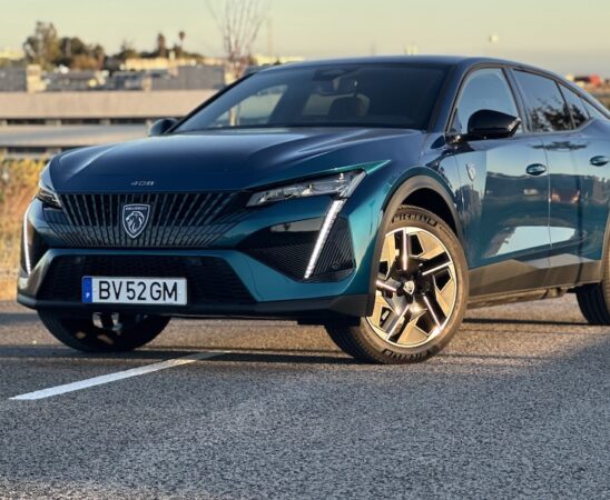 ©MotorMais | Peugeot e-408